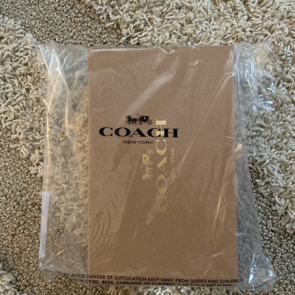 COACH WRISTLET + 2 CHARMS!! NWT, NIB! - Picture 5 of 5